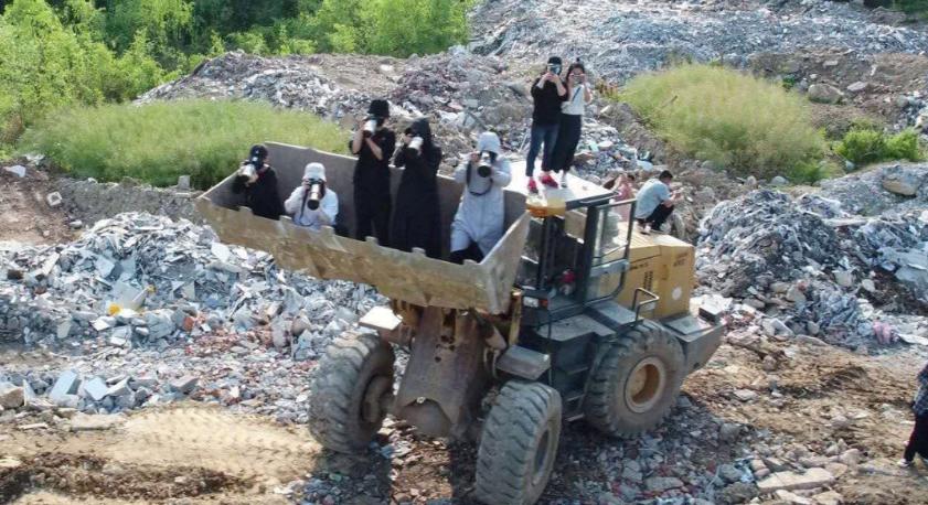 杨幂被拍在横店,杨幂被镜头包围照片