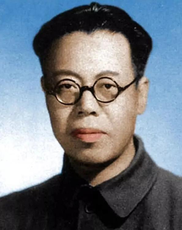 毛主席月薪多少？多次带头降低工资，还提议自己工资降为300元