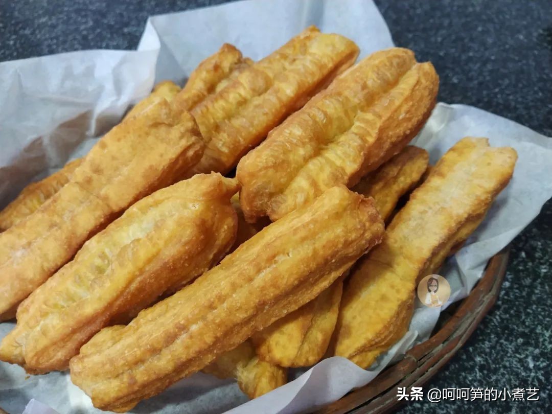 新油条怎么做酥脆松软完整教程,油条怎么做酥脆松软高筋面粉