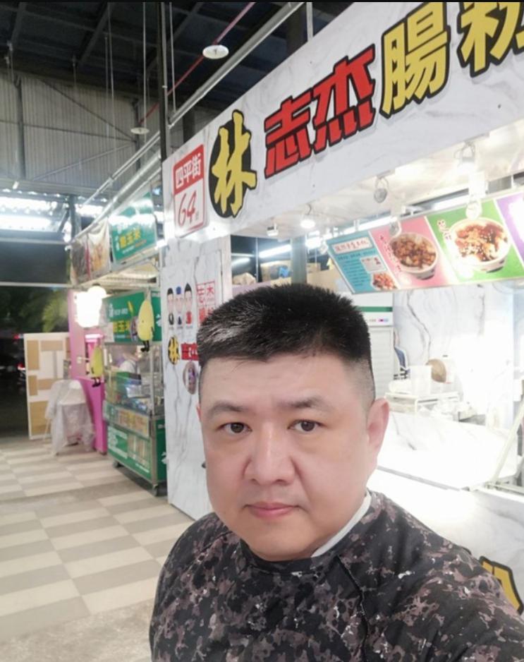 林志颖哥哥夜市卖肠粉,生意惨淡月入仅1万,不愿弟弟宣传打广告