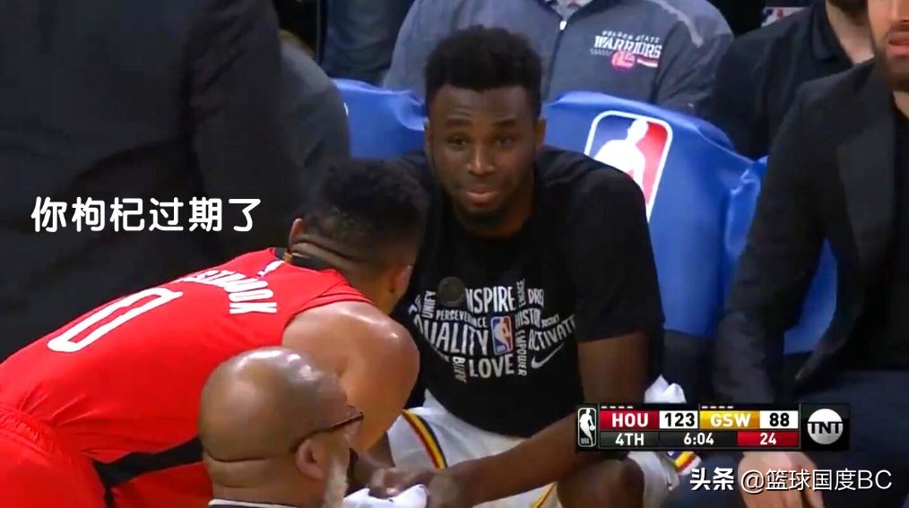 威少对维金斯视频,唐斯被维金斯隔扣赛后库里反应
