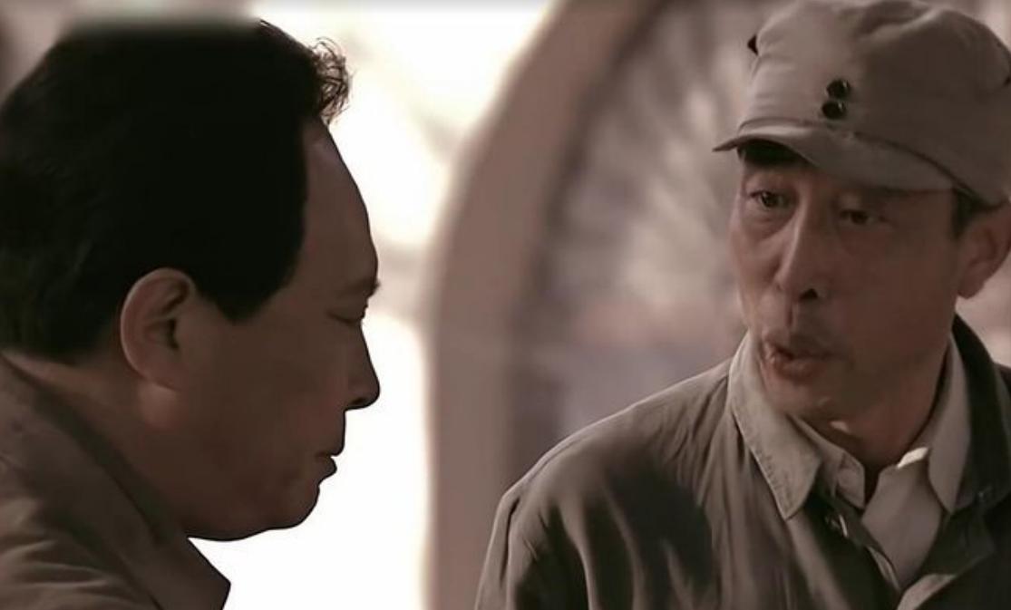 老红军嫌官小，扒开衣服让毛主席看伤疤，毛主席：我不识数