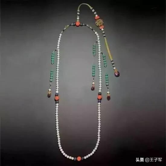 清朝官员戴的朝珠多少颗,清代皇上的朝珠是什么材质