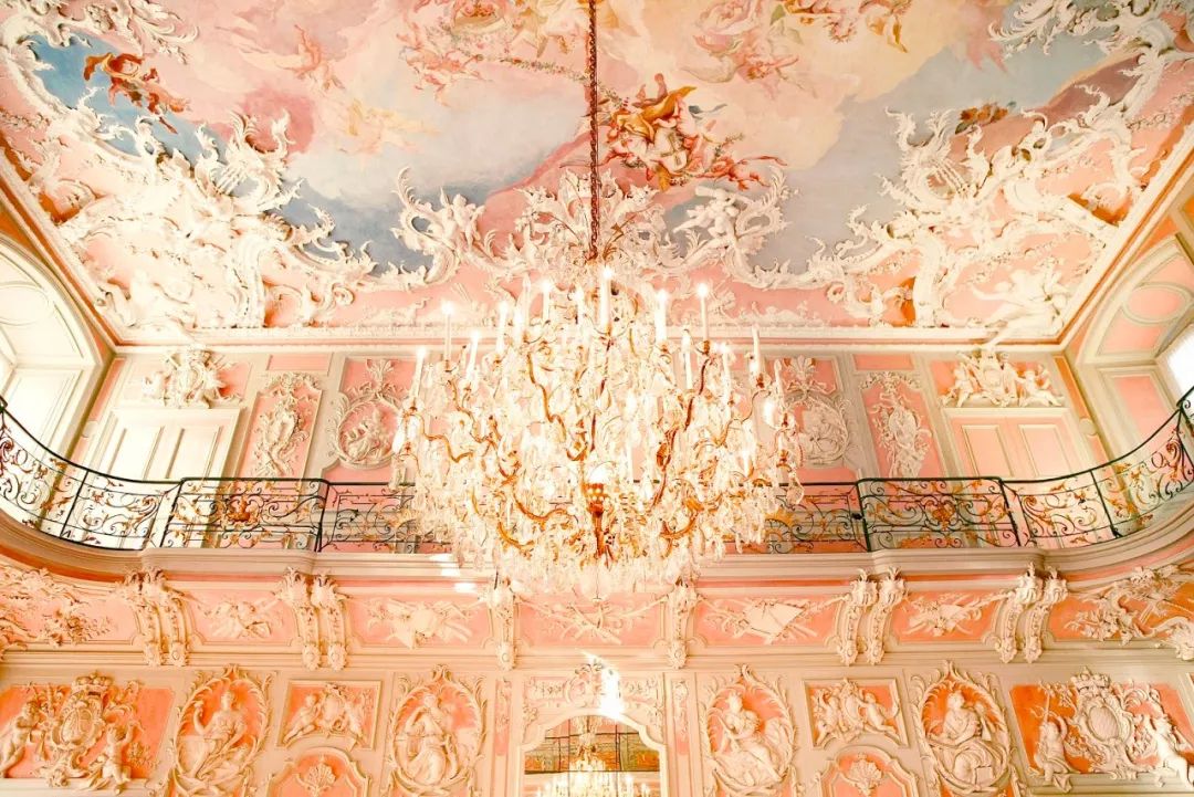 穿粉色就是娘娘腔？让小李子和猫王告诉你什么叫“油而不腻”