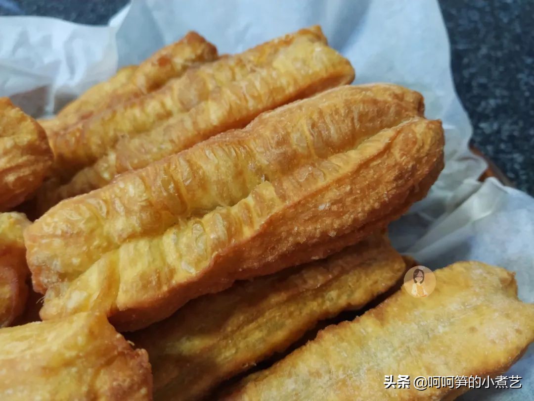 上海油条的做法和配方视频,100种简易懒人早餐油条的做法