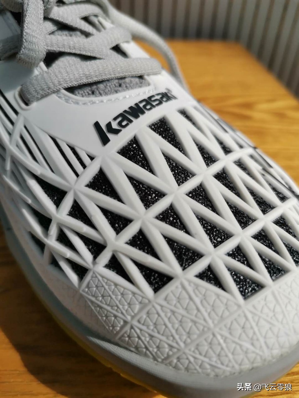 中羽评测刀锋7500,中羽论坛入门羽毛球鞋