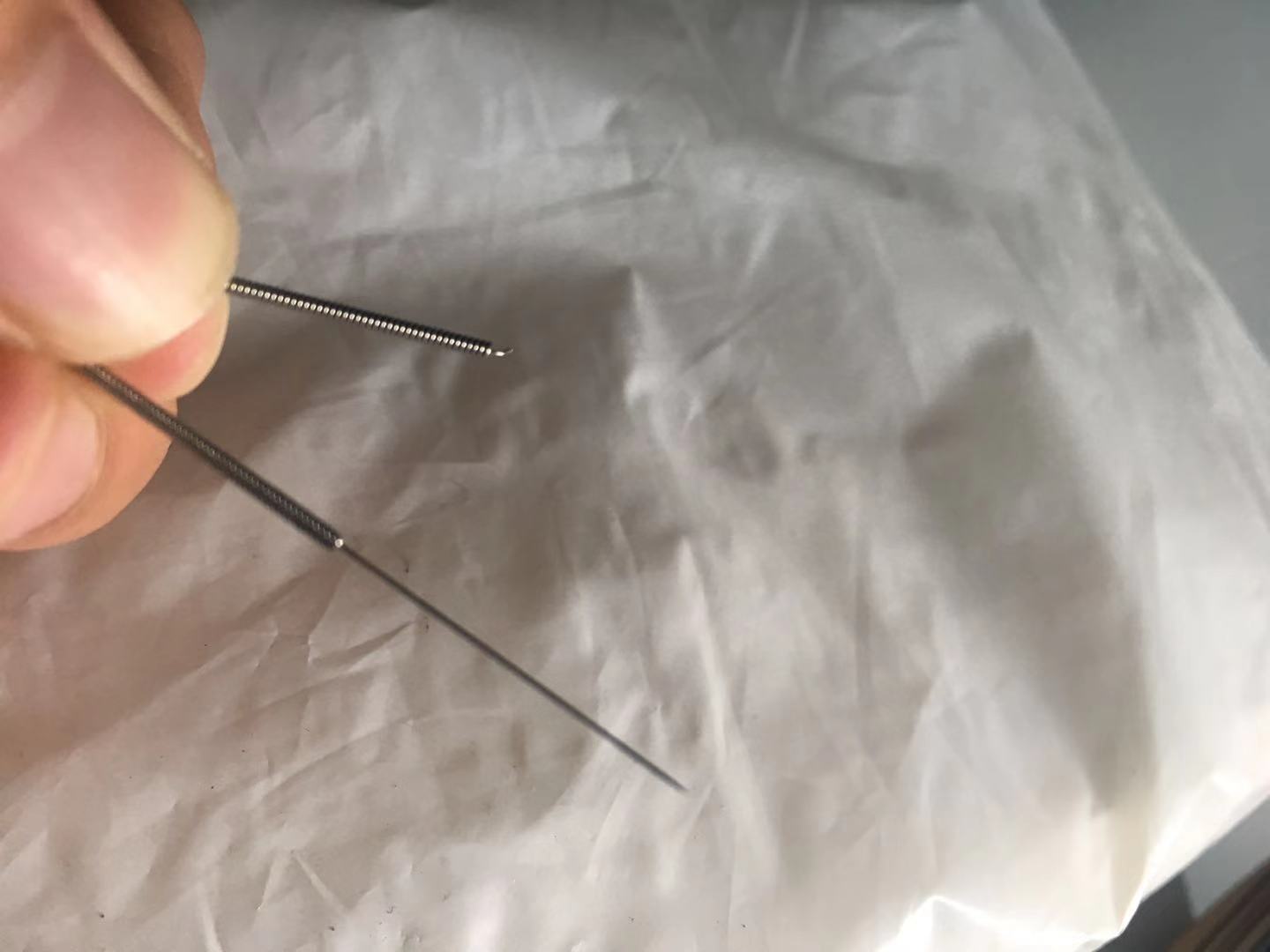 医院针灸没扎完能退吗,医院里针灸为何不管拔针