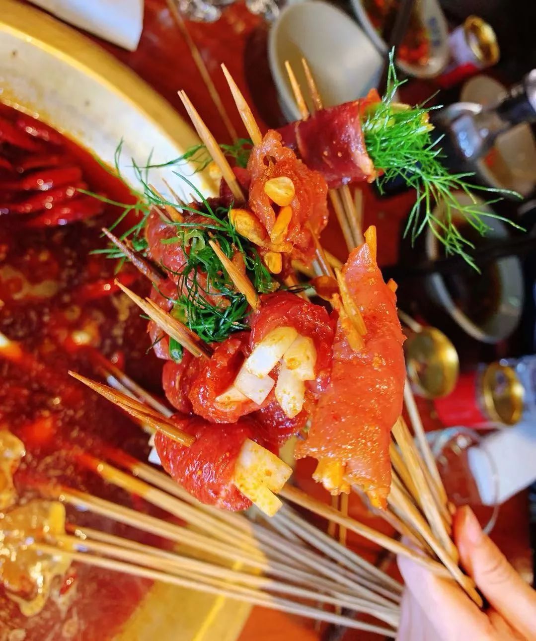 藏在火锅店里的最强演艺，吃着火锅听着歌，长春这家店真是嗨爆了