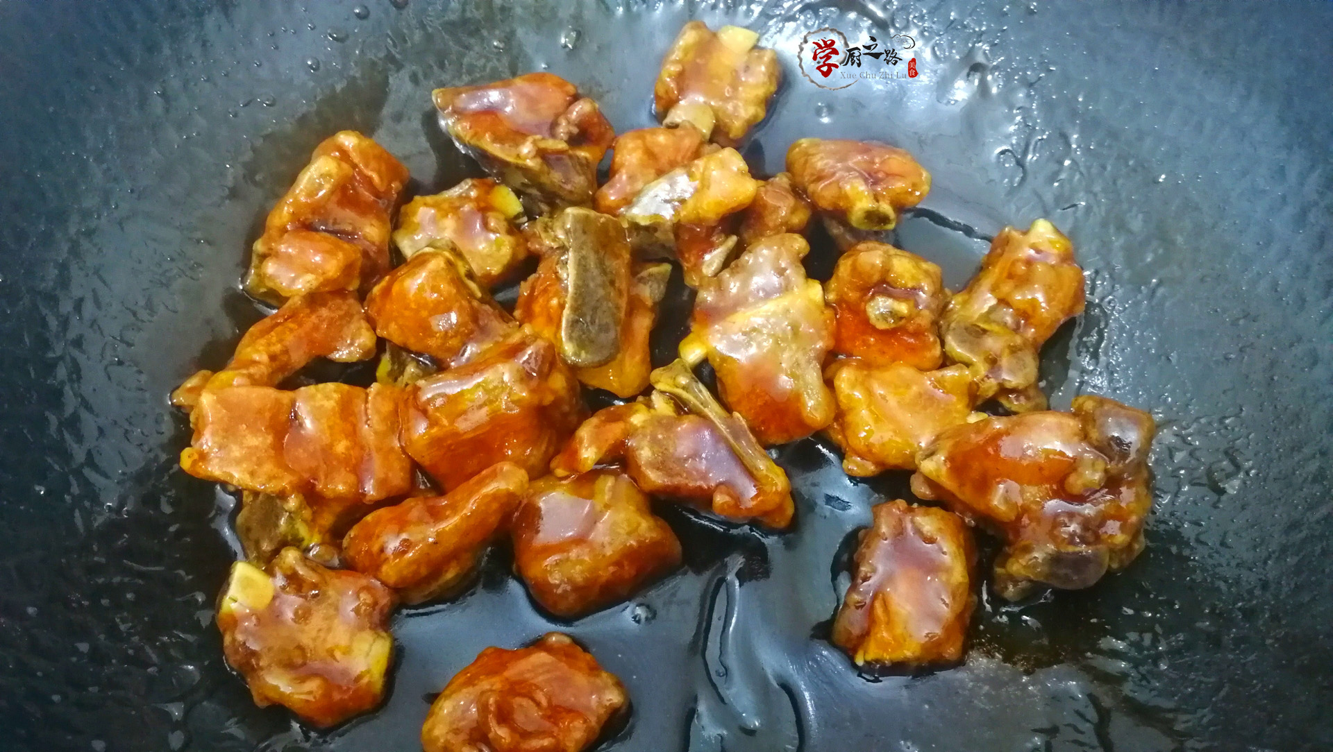 糖醋排骨干硬不脱骨?看大厨如何操作,干香肉嫩脱骨入味有诀窍