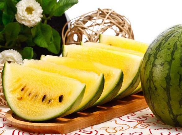 日本妹子在中国买水果,日本妹子到中国吃西瓜