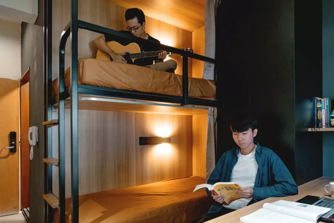 他花2.3亿造最美大学寝室，鼓励男女混居：这代年轻人别刻意吃苦