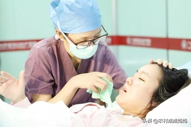 椤轰骇鍚庡尰鐢熸墜浼稿瓙瀹竻鎭堕湶,椤轰骇鍖荤敓涓轰粈涔堟妸鎵嬫寚浼歌倸瀛愰噷