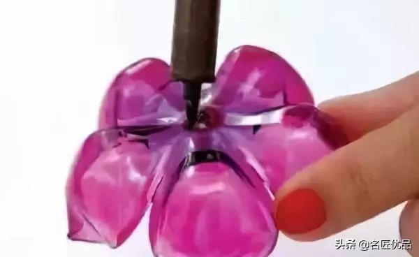 变废为宝矿泉水瓶手工制作机器人,废矿泉水瓶利用手工制作大全图片