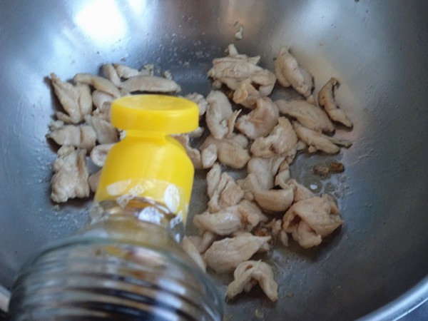 这道菜要常吃美容养颜少女感满满,女生必备的补血养颜的菜