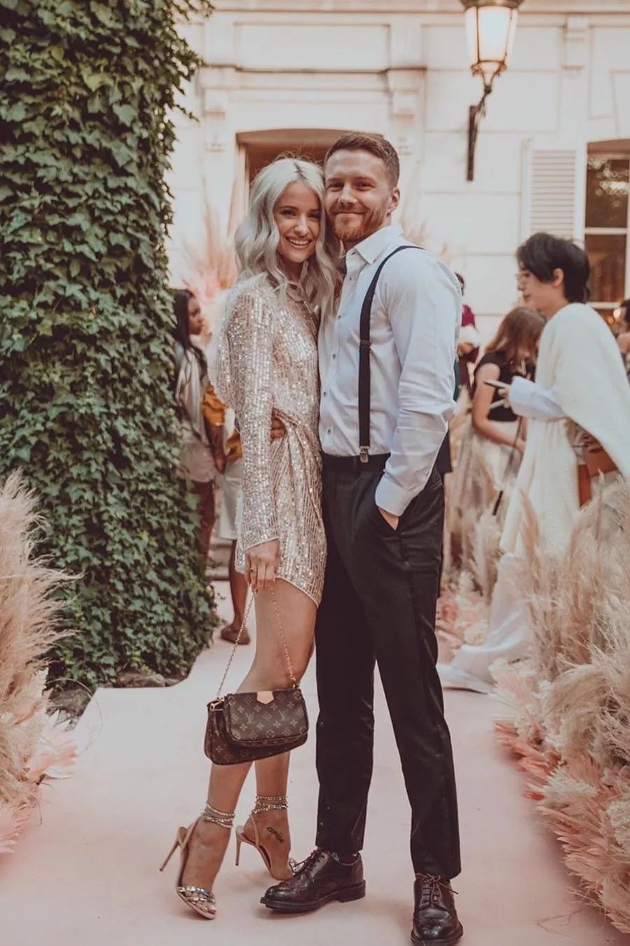 五合一lv包背法,lvfavourite包的背法