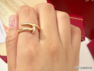 卡地亚love戒指哪款最经典,卡地亚love戒指在实体店多少钱