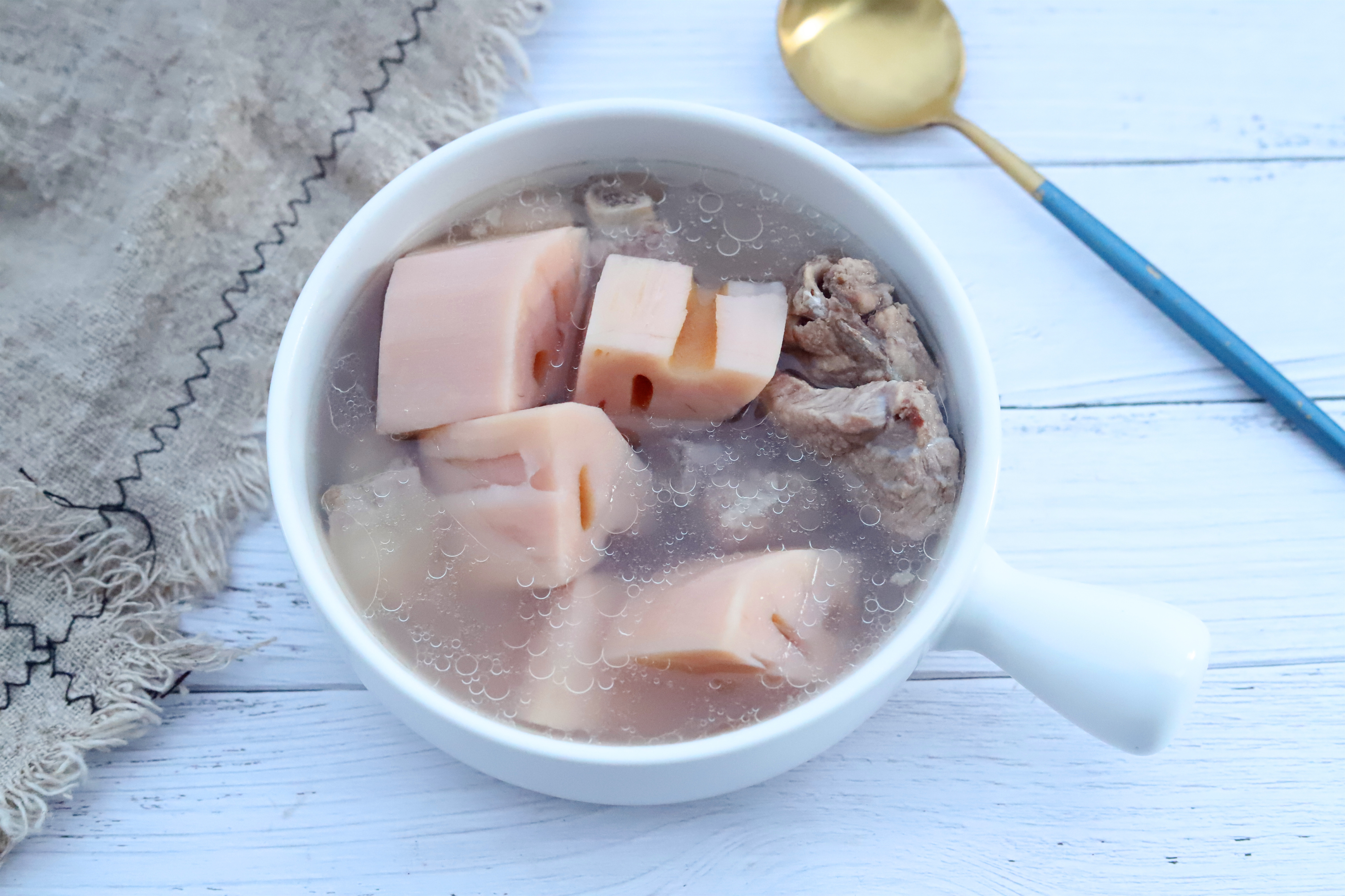 秋天多喝这个汤，宁心安神，香糯可口，营养美味不上火