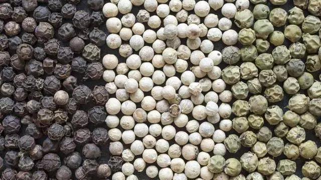 黑胡椒白胡椒香料介绍,山胡椒怎么分白胡椒和黑胡椒