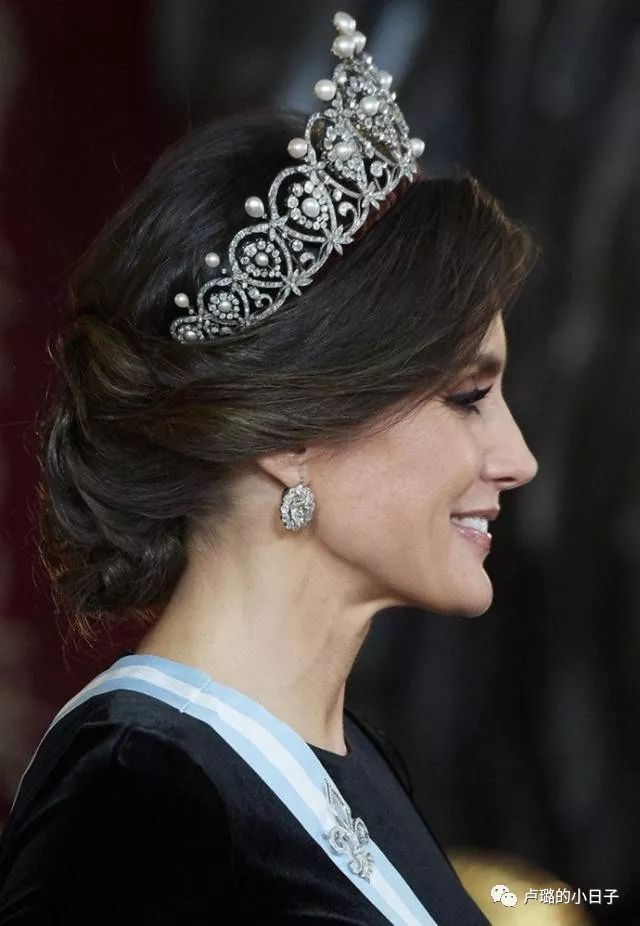 英国女王戴的超级超级珍贵的王冠,各国女王加冕皇冠图片