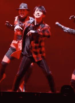 易烊千玺羞红脸,易烊千玺害羞脸红