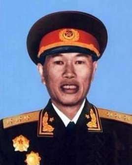 1955年授衔时，十二大军区的司令员都是谁，他们被授予了什么军衔