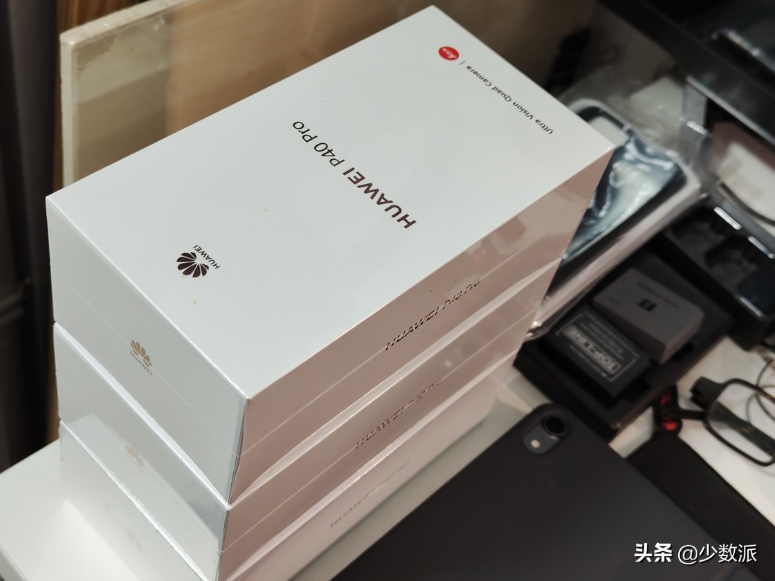 这也许是设备最多的桌面？我的「实用主义器材派」桌面分享