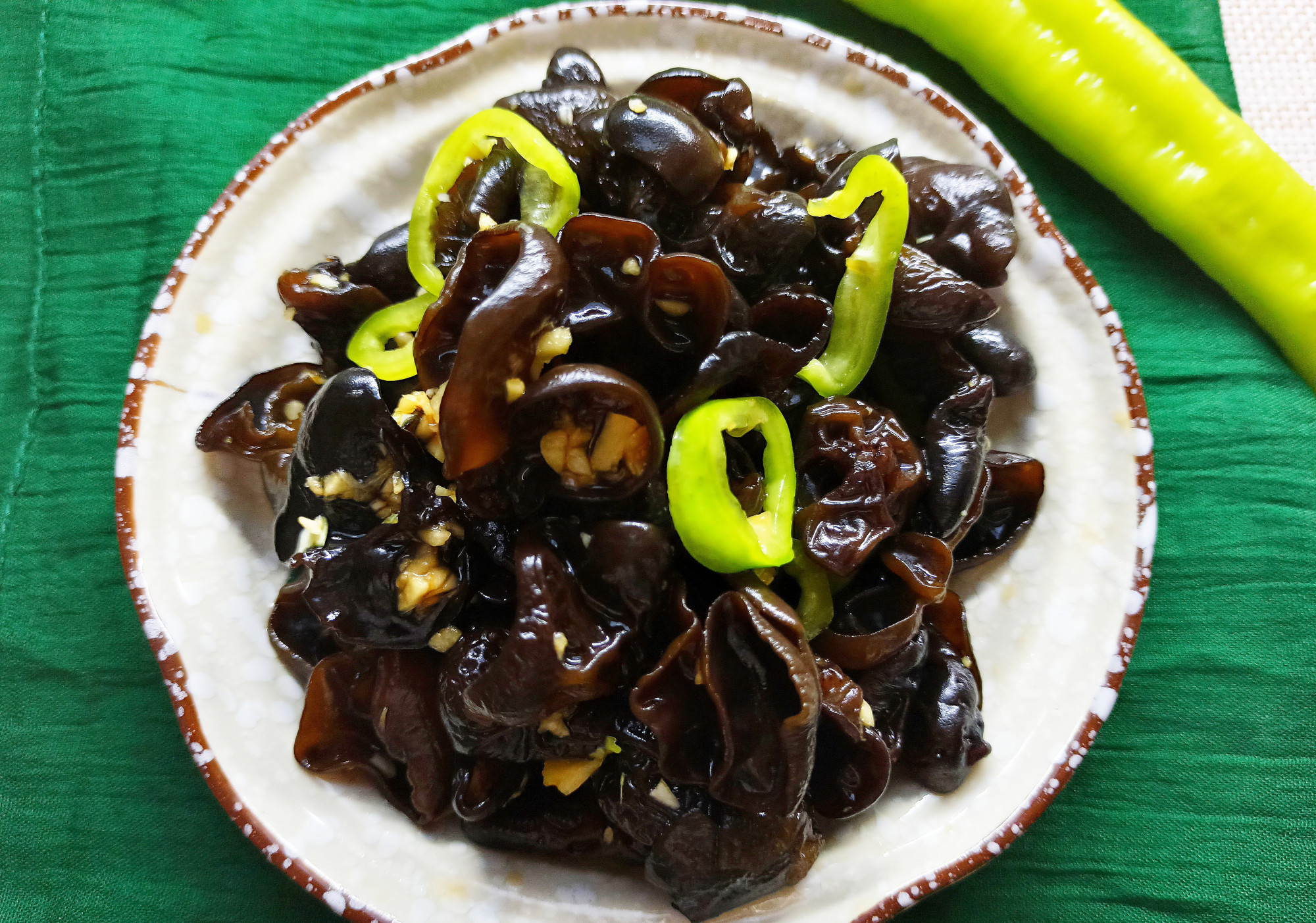 黑木耳怎么做才好吃配啥菜,黑木耳怎么做好吃家常做法