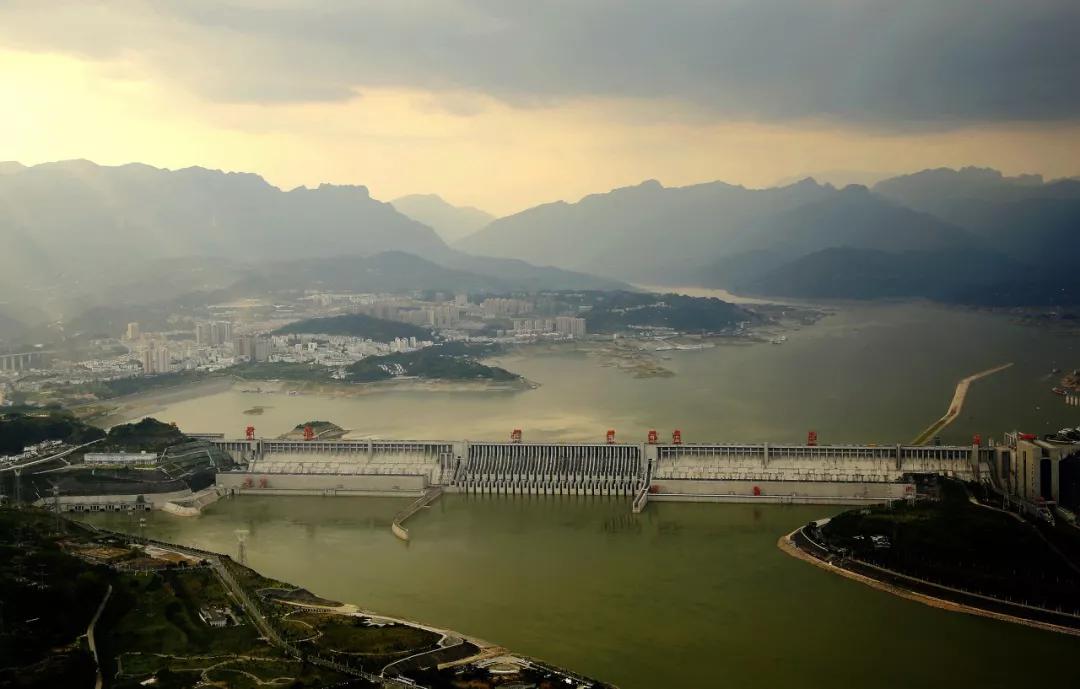 重庆魔幻与烟火并存的城市,重庆是座魔幻的城市