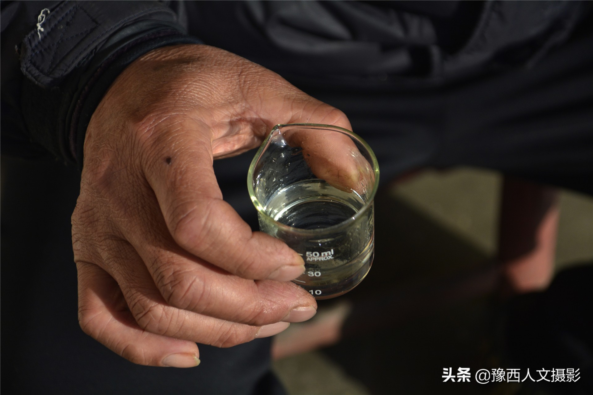 农村大叔酿酒五粮液,栾川自酿五粮液