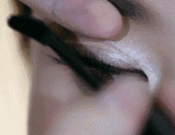 怎么用睫毛夹刷睫毛,三分钟学会夹睫毛和刷睫毛