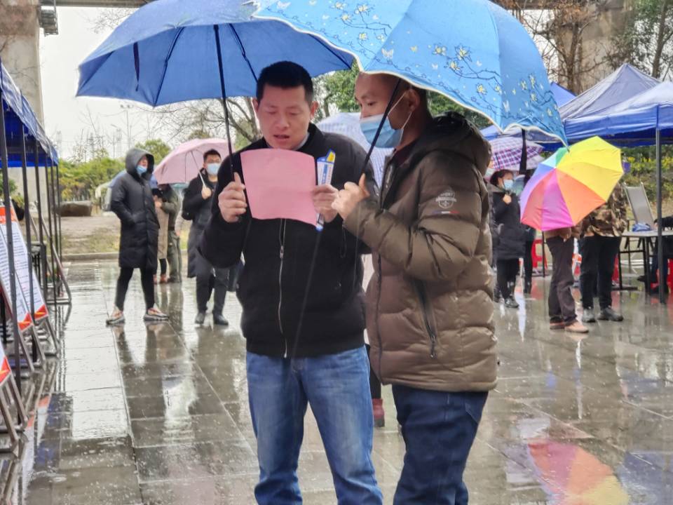 春风送暖春季大型招聘会,春风送温暖现场招聘会