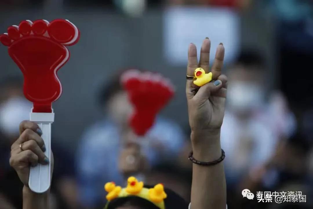 泰国还挺得住吗？*行游**大军直逼十世王皇家护卫队！