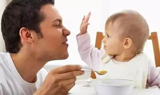 宝宝恋奶、吃手、摸*处私**，可能都是因为你做了这件事