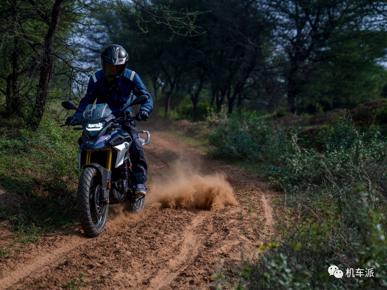 宝马2021款g310r舒适版,宝马g310gs漫画图