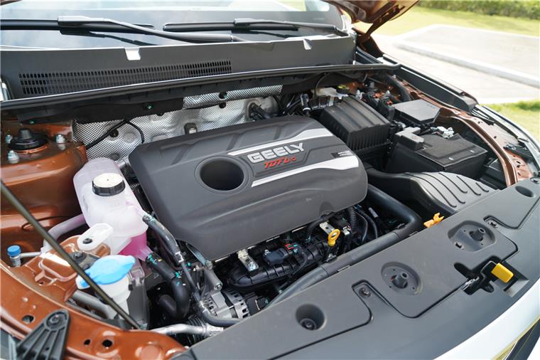 新款吉利远景x6值得入手,吉利远景x6新款车白色内景