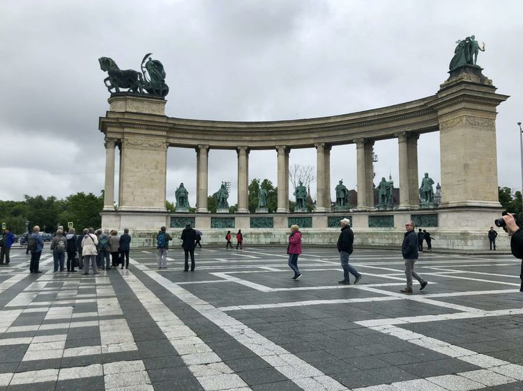 匈牙利的首都,当年陈强曾到此,两个儿子取名“布达”“佩斯”