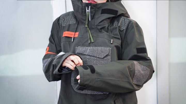 科技服男,科技男服