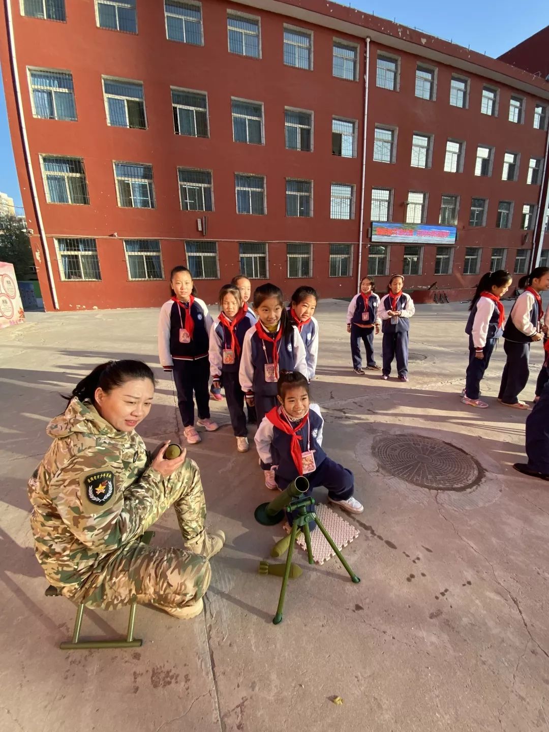 小学国防教育进校园,县街小学国防教育