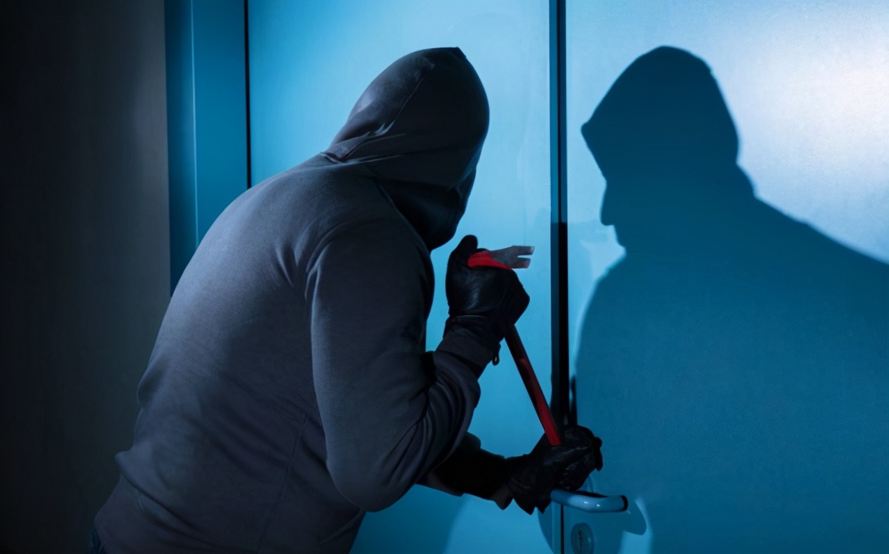 大门指纹锁和密码锁哪个好用,大门有必要换吗