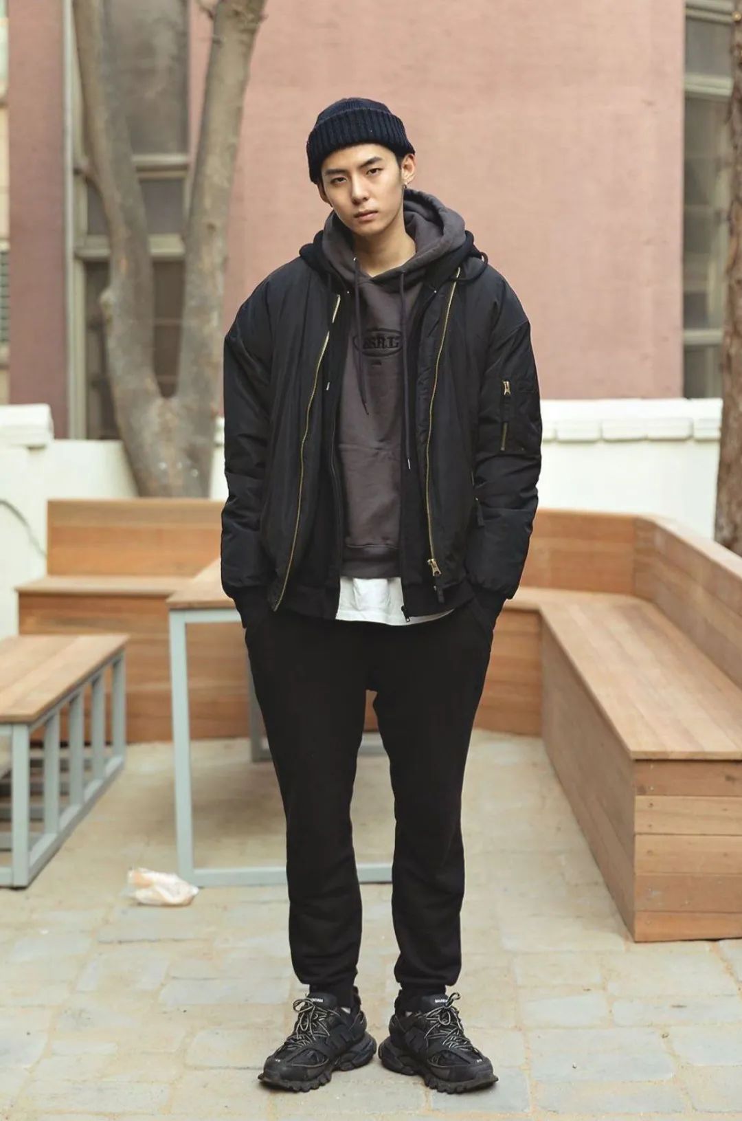 束脚裤的四种穿法,运动鞋束脚裤怎么搭配外套