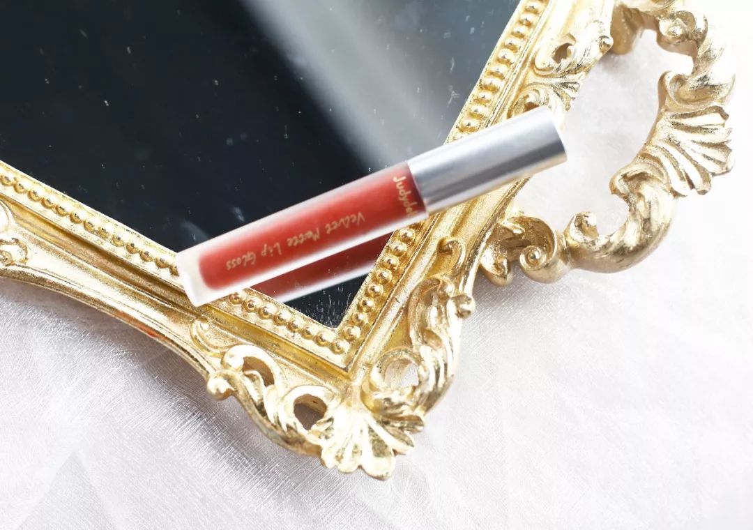 百元内口红推荐不掉色,适合60-70岁老人口红颜色平价