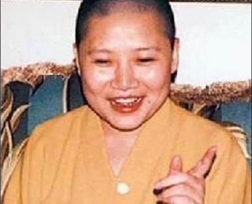 李娜从一代歌后到削发为尼,李娜从一代歌后去哪了