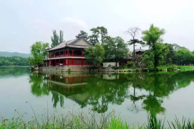 中国园林的诗情画意之美,虽由人作宛自天开的造园理念