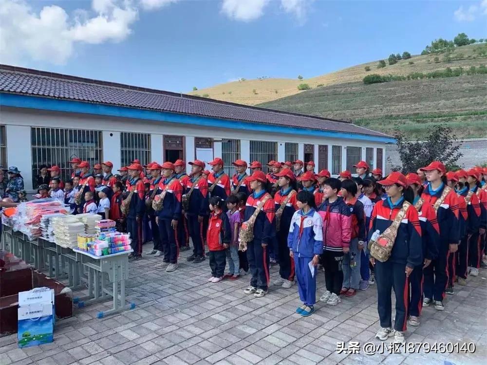 2021年李锋教育「成长不烦恼」第十二天夏令营之传递爱心扶贫助学