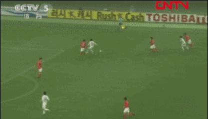 10年前,国足本想去度假,却靠神级落叶球灭了世界冠军