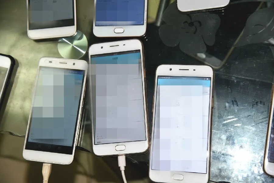 数月入账6亿多，他的人生“小目标”掉进一个黑洞……