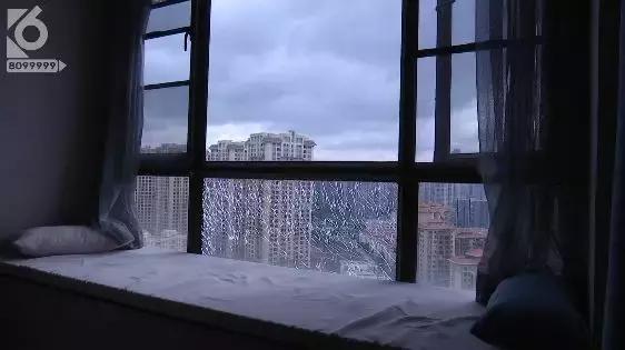 红星紫郡11家住户玻璃爆裂住户质疑质量差物管甩锅天气热