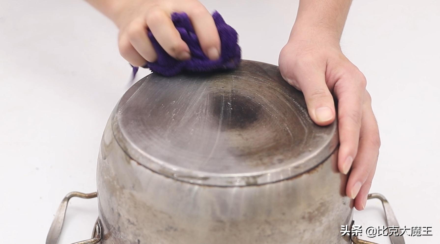 去除不锈钢锅底黑垢妙招,不锈钢锅底黑垢去除方法