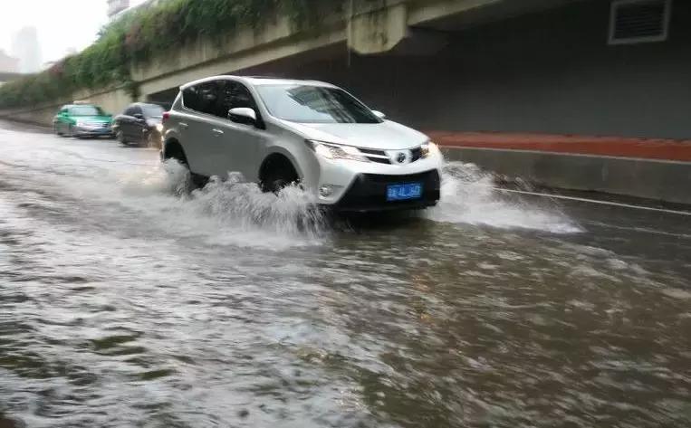 暴雨天安全避险指南,暴雨山洪灾害逃生避险