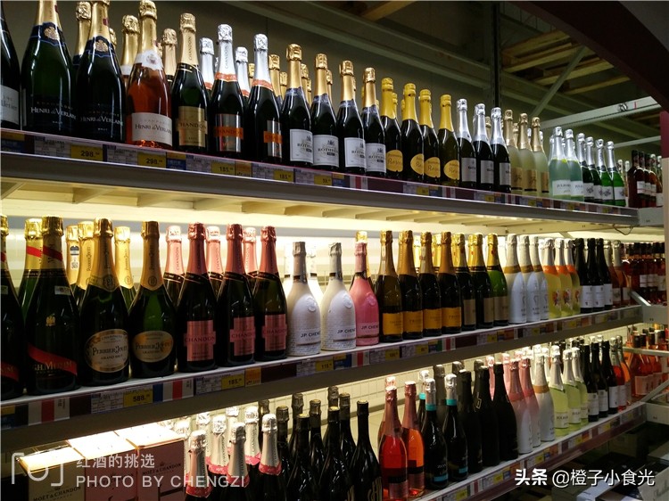 如何辨别一瓶红酒的真假,只看瓶身怎么判断红酒真假